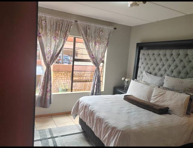 2 BEDROOM TOWNHOUSE TO LET IN DALPARK EXT 11